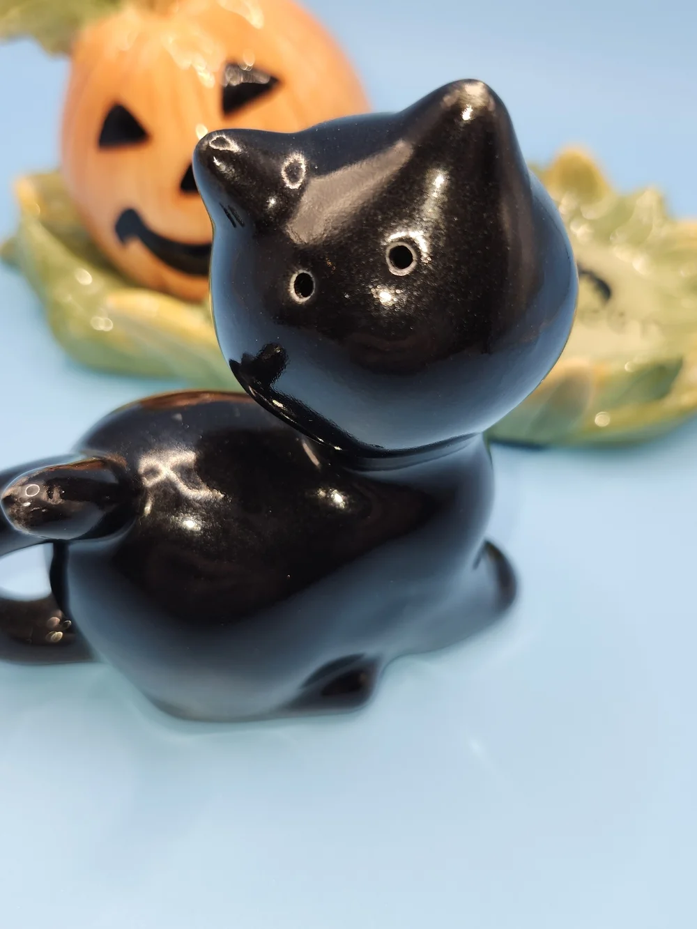 Vintage Halloween Ceramic Black Cat Pumpkin Salt Pepper Shakers Set NIB
